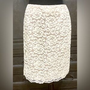 Stephanie Queller Vtg cream lace lined skirt - Size medium